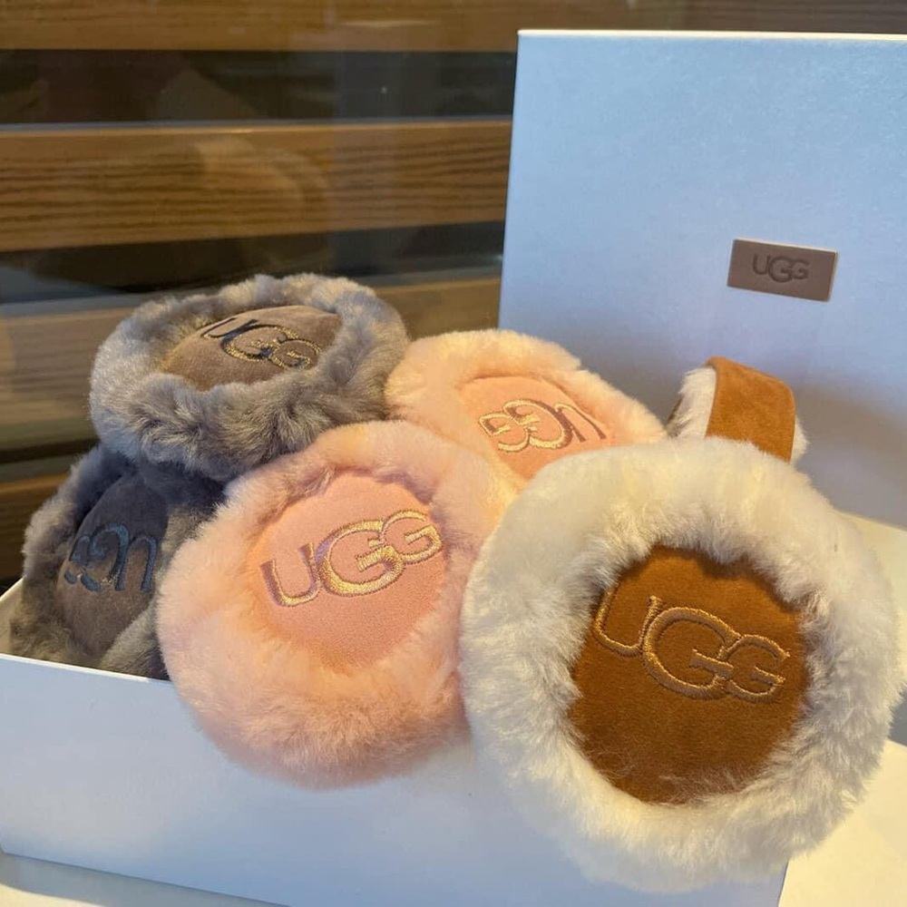 COPY - Ugg Earmuffs. Come in PINK, GRAY & BROWN!!